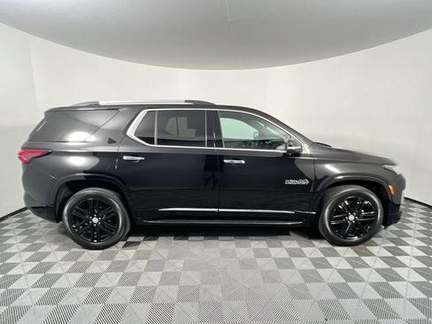 Used 2022 Chevrolet Traverse High Country image 2