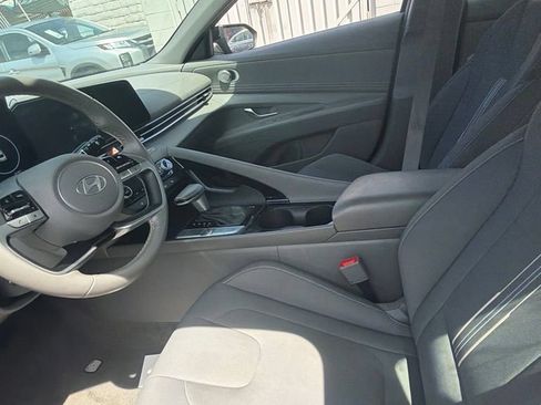 Used 2025 Hyundai Elantra SEL FWD image 6
