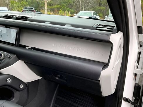 Used 2020 Land Rover Defender 110 HSE image 19