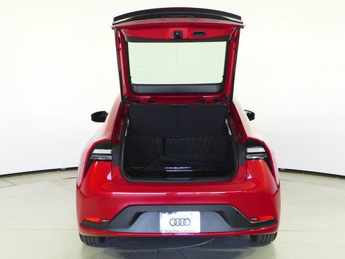 Used 2025 Toyota Prius Plug-In Hybrid image 10