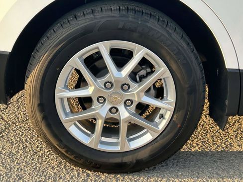 Used 2024 Chevrolet Equinox LT AWD/4WD image 9