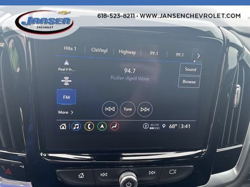 Used 2023 Chevrolet Traverse Premier FWD image 13
