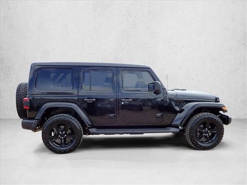 Used 2022 Jeep Wrangler Unlimited Sahara AWD/4WD image 5