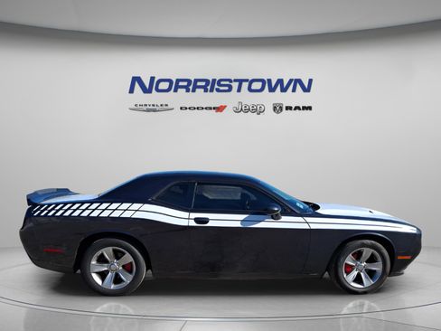 Certified 2019 Dodge Challenger SXT image 7