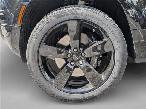 New 2026 Land Rover Defender 90 V8 AWD/4WD image 10