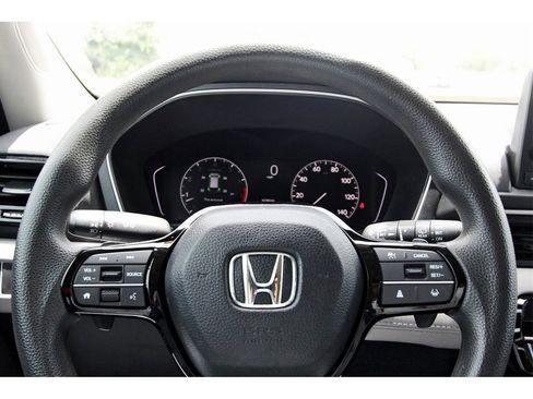 Used 2023 Honda Pilot LX image 15