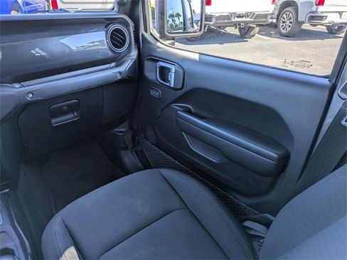 Used 2020 Jeep Gladiator Sport image 17