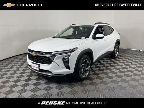Used 2025 Chevrolet Trax LT w/ LT Convenience Package image 1