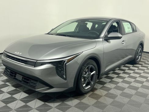 New 2025 Kia K4 LXS image 9