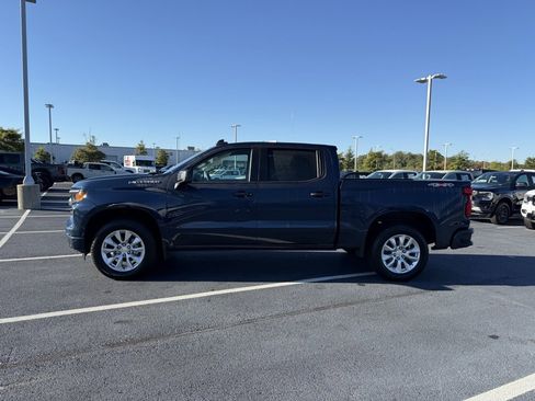 Used 2022 Chevrolet Silverado 1500 Custom image 4