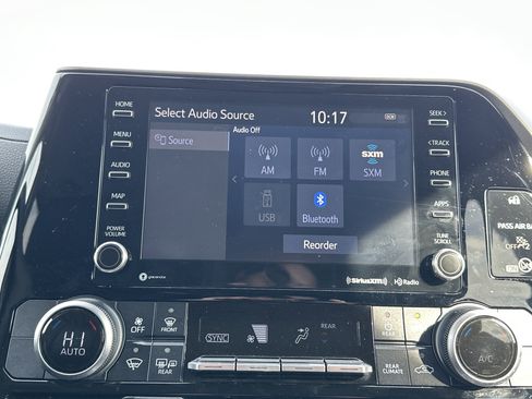 Used 2021 Toyota Highlander LE image 22