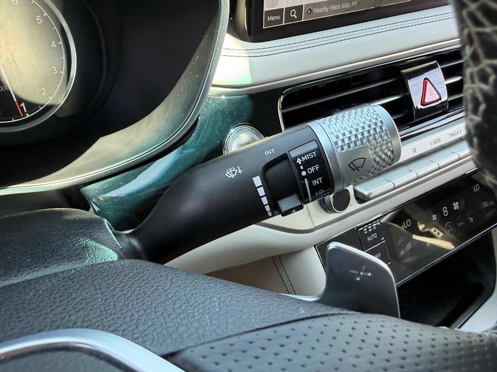 Certified 2025 Genesis G70 2.5T AWD/4WD image 30