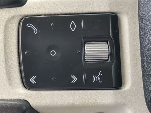 Used 2020 Land Rover Defender 110 First Edition image 26