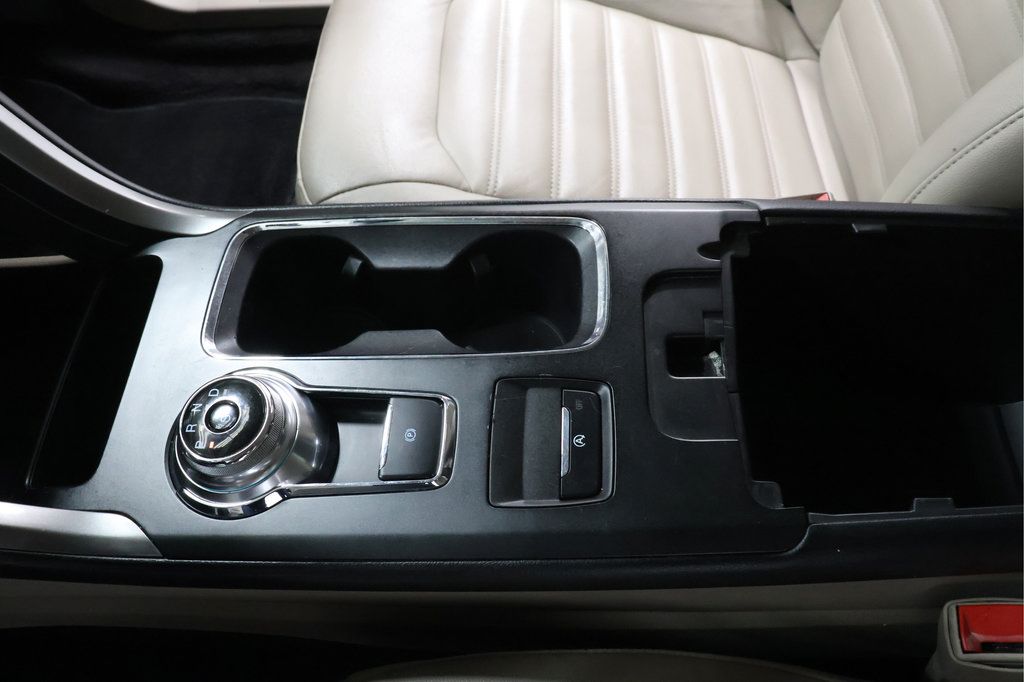 Used 2017 Ford Fusion SE FWD image 19