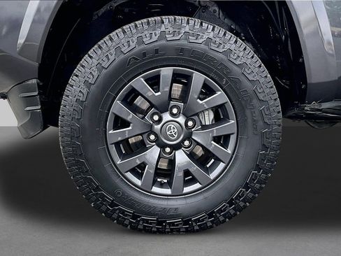 Used 2020 Toyota Tacoma SR5 RWD image 8