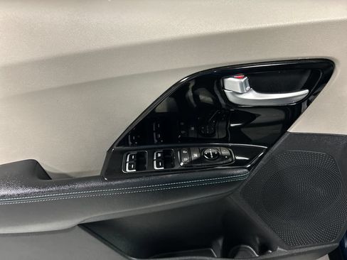 Used 2022 Kia Niro LXS FWD image 12