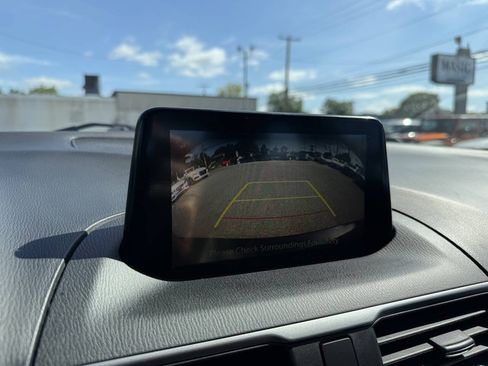 Used 2018 MAZDA MAZDA3 Touring FWD image 19