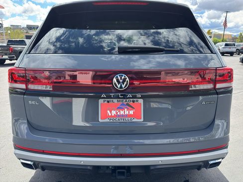 Used 2024 Volkswagen Atlas Peak Edition SEL AWD/4WD image 3