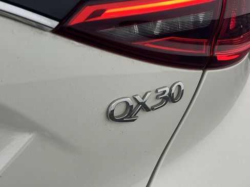 Used 2017 INFINITI QX30 Premium w/ Navigation Package image 27