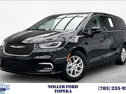 Used 2024 Chrysler Pacifica Touring-L