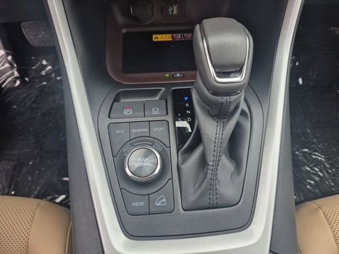 Used 2025 Toyota RAV4 Limited w/ Advanced Technology Package image 23