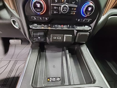 Used 2021 Chevrolet Silverado 1500 High Country w/ Technology Package image 22