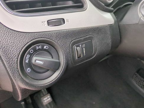 Used 2019 Dodge Journey SE image 34