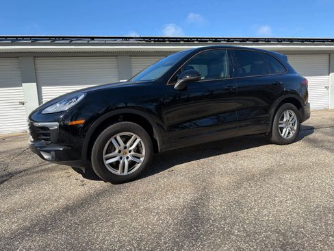 Used 2018 Porsche Cayenne AWD/4WD image 2