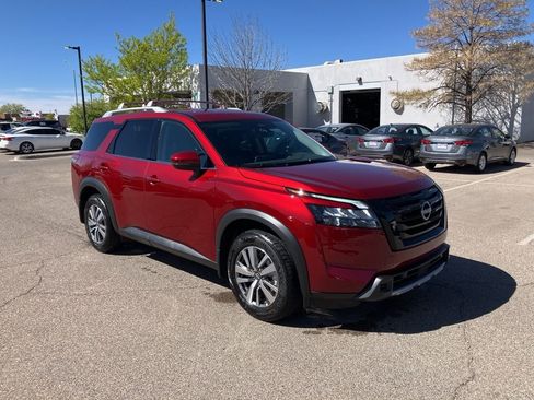 Used 2025 Nissan Pathfinder SL w/ Black Appearance Package image 3