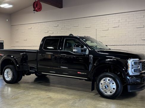 Used 2025 Ford F450 Platinum w/ FX4 Off-Road Package image 2