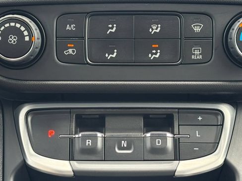 Used 2024 GMC Terrain SLE AWD/4WD image 25