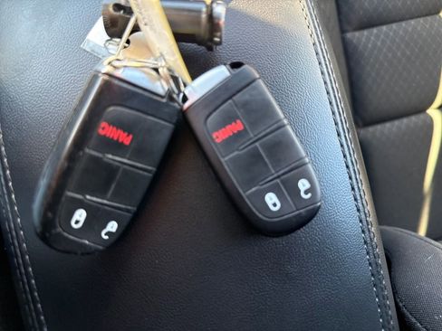 Used 2020 Jeep Grand Cherokee Laredo image 29