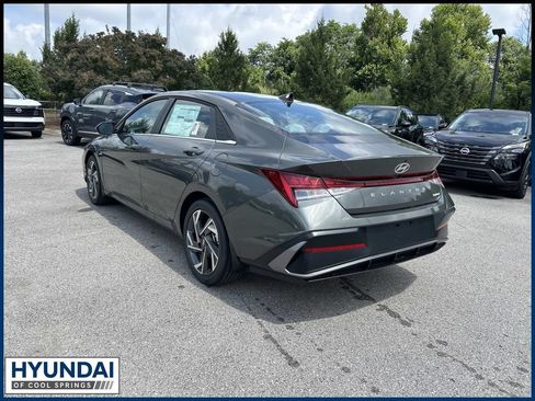 New 2026 Hyundai Elantra Limited FWD image 5