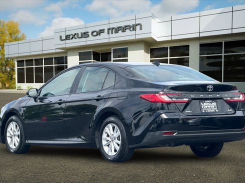Used 2025 Toyota Camry LE image 3