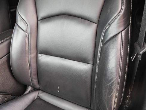 Used 2023 Cadillac XT4 Luxury w/ Cold Weather Package FWD image 24