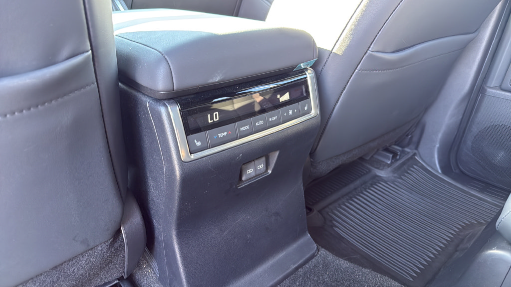 Used 2025 Lexus GX 550 w/ Accessory Package (2T) AWD/4WD image 18