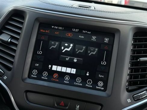 Used 2022 Jeep Cherokee Latitude Lux w/ Sun & Sound Group AWD/4WD image 23