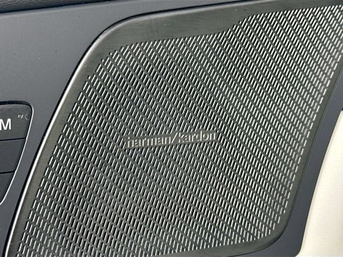 Used 2024 Volvo XC60 T8 Plus w/ Protection Package Premier image 23