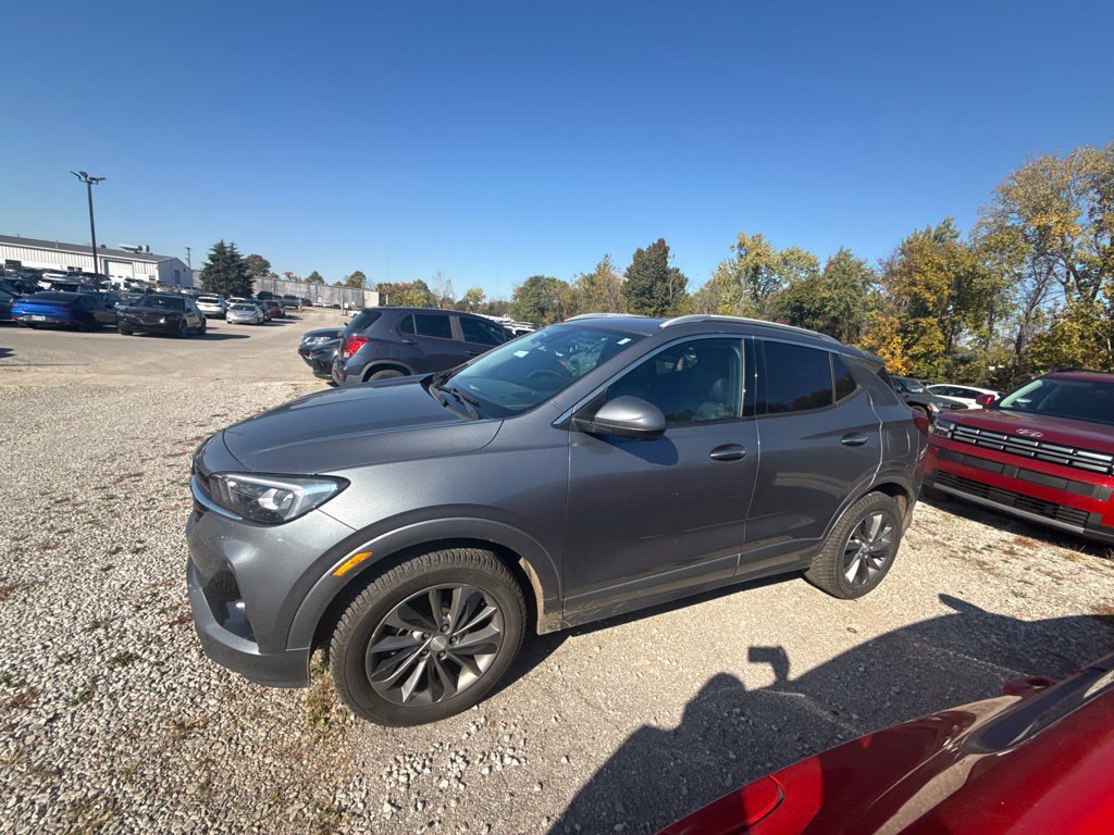 Used 2021 Buick Encore GX Essence w/ Advanced Technology Package AWD/4WD image 2