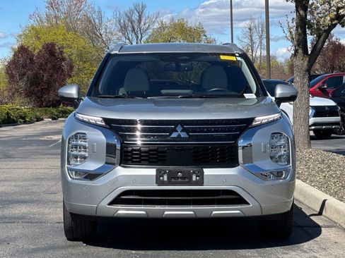 Used 2024 Mitsubishi Outlander 4WD Plug-In Hybrid image 9