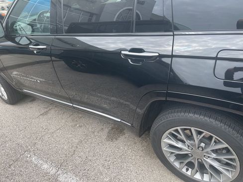 Used 2023 Jeep Grand Cherokee L Summit w/ Luxury Tech Group V image 3