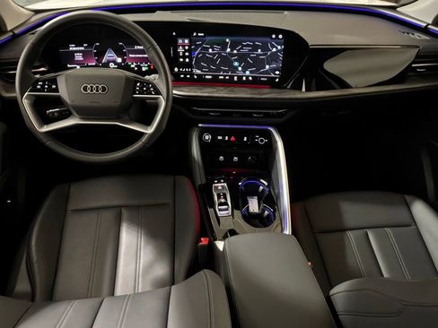 Used 2025 Audi Q5 Premium w/ Convenience Package image 12