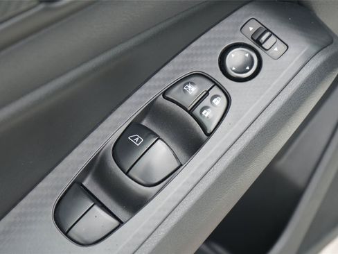 Used 2024 Nissan Altima 2.5 SV FWD image 20