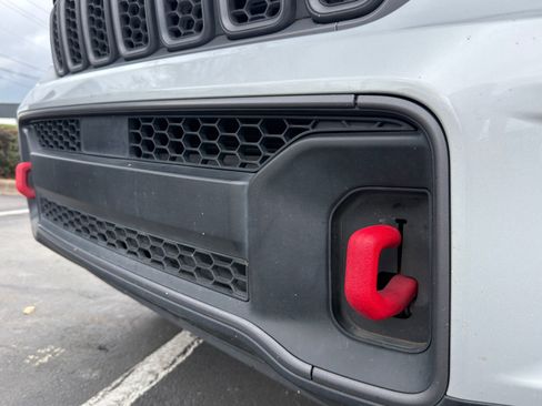 Used 2022 Jeep Grand Cherokee Trailhawk AWD/4WD image 13