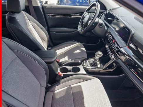 Certified 2025 Kia Seltos S FWD image 17