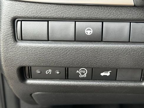 Used 2024 Nissan Rogue SV image 25