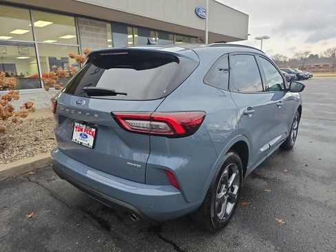 Used 2024 Ford Escape ST-Line w/ Tech Pack #1 AWD/4WD image 2