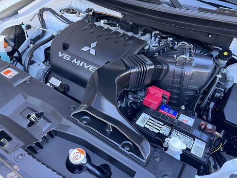 Used 2015 Mitsubishi Outlander GT image 34