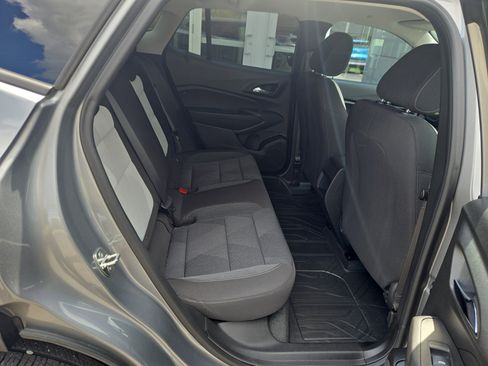 Used 2024 Chevrolet Trax LS w/ LS Convenience Package FWD image 17