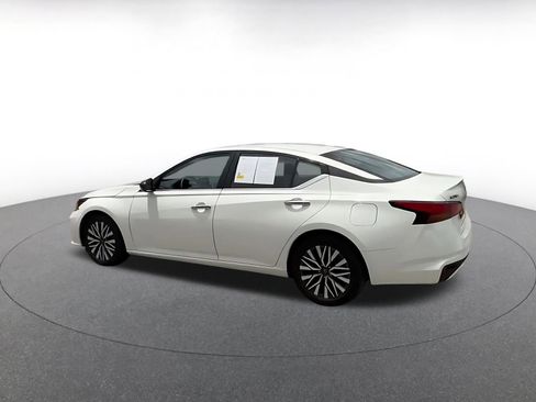 Used 2025 Nissan Altima 2.5 SV FWD image 10